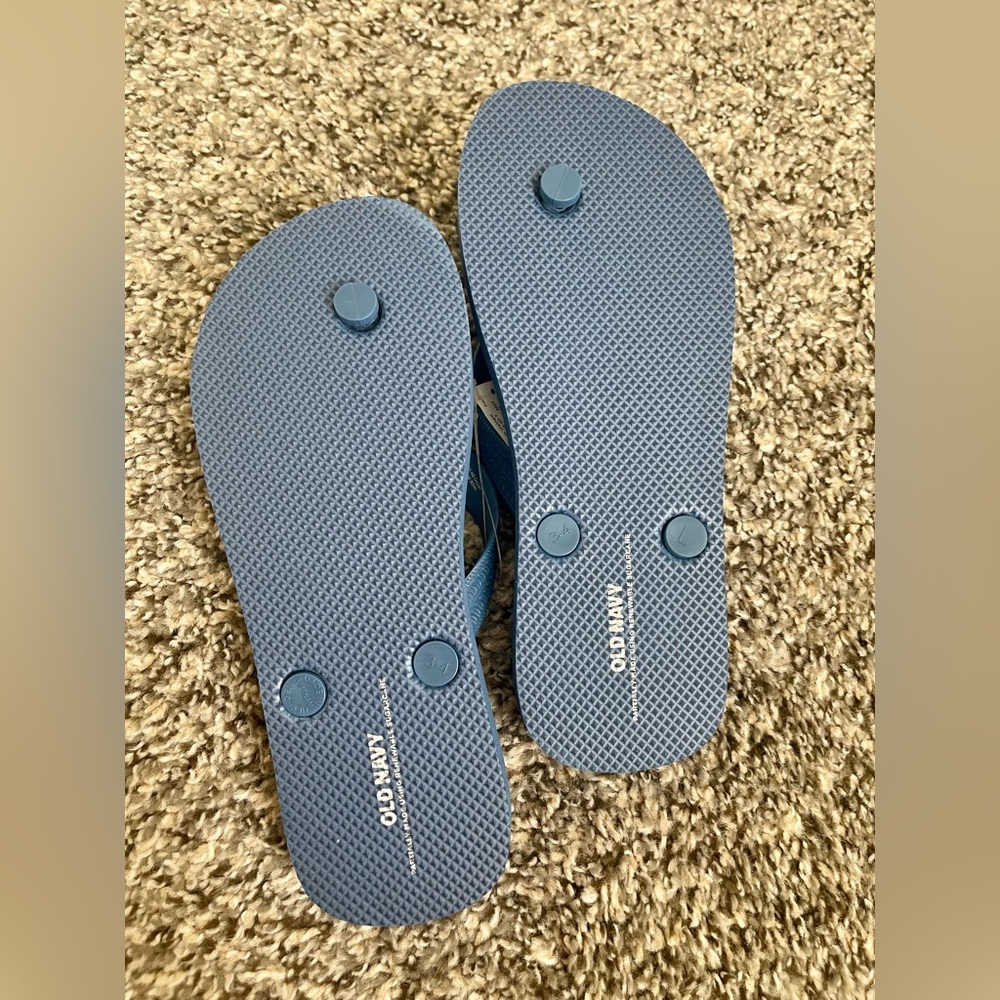 Old Navy Boys flip flops - Picture 2 of 2